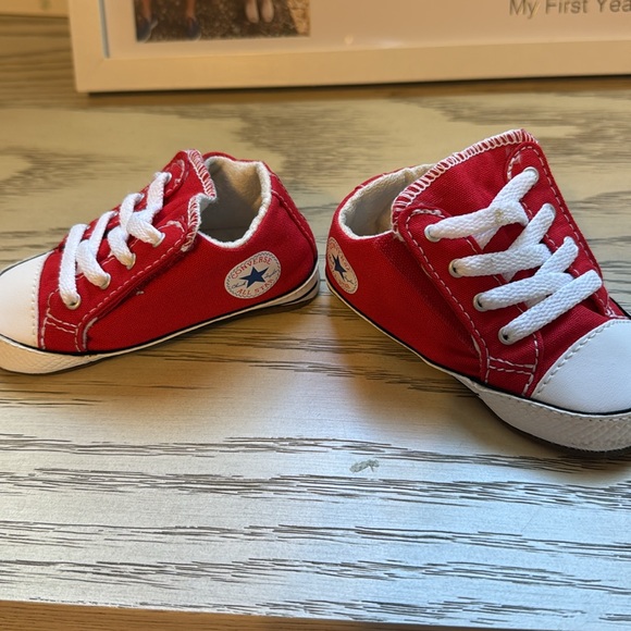 Converse Iconic Chuck Taylor All Star unisex infant shoe size 4 - Picture 2 of 6
